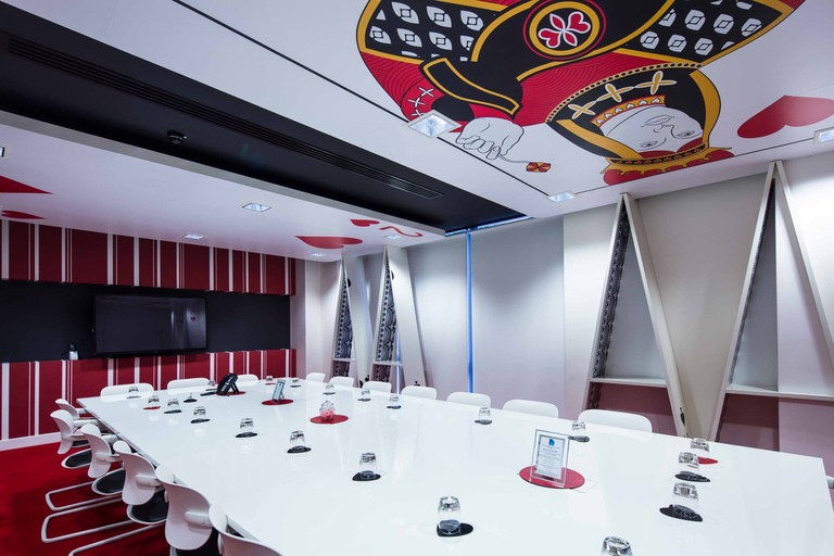 Rev Waterloo Room OSiT Waterloo - Queen of Hearts